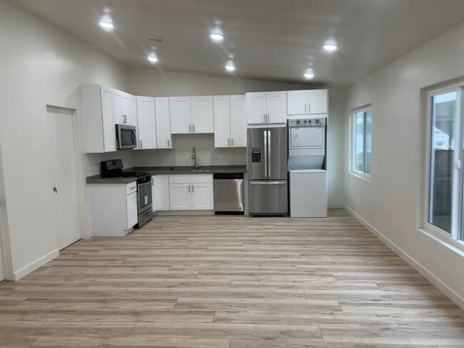 Building Photo - 2444 Chelsea Pl Unit D Rental