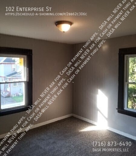 Photo - 102 Enterprise St