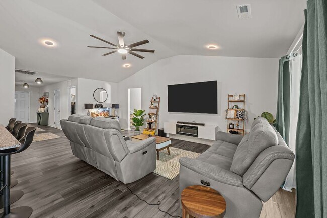 Photo - 1405 Amberlight Circle