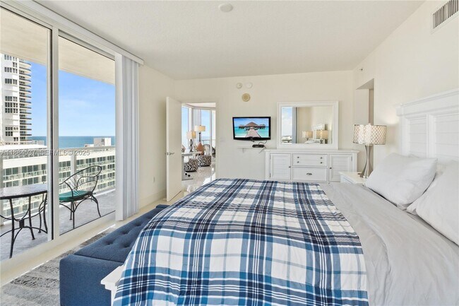 Building Photo - 16699 Collins Ave Unit 1407