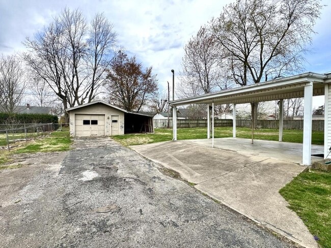 Photo - 252 Coovert St