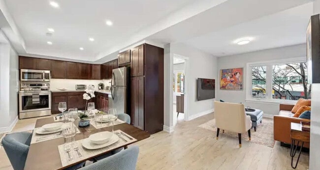 Photo - 557 St Clair Ave W Unit ID1227123P