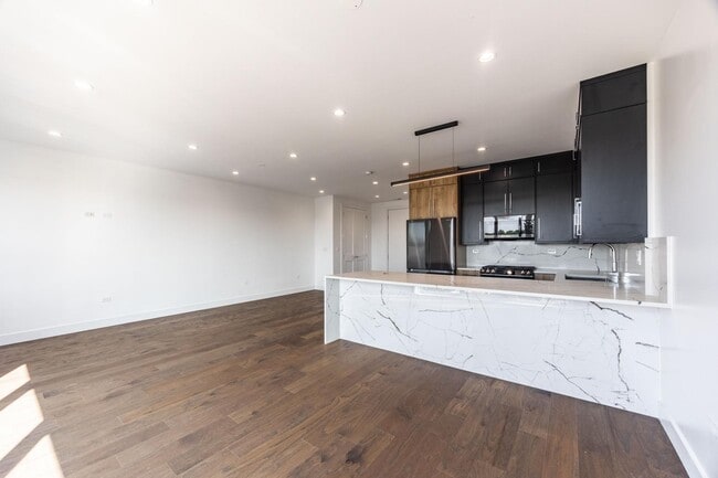 Photo - 3008 W Belmont Ave Unit 3