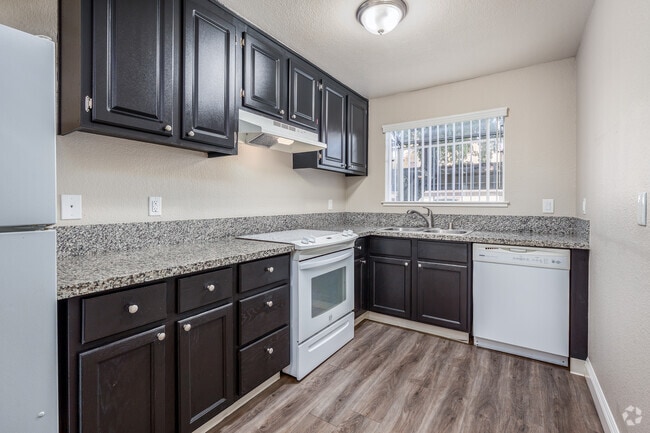 2BR, 2BA - 850SF - Kitchen - College Grove Apartments