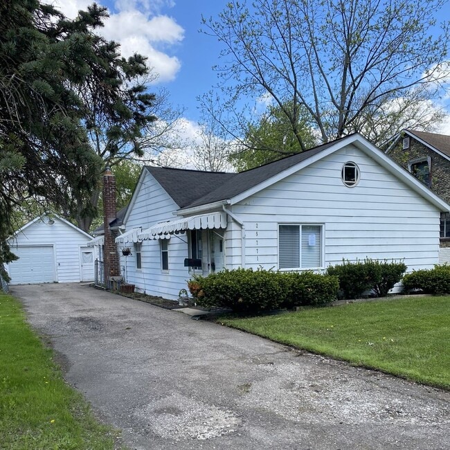 Photo - Charming 2-Bedroom Ranch for Lease in Warren