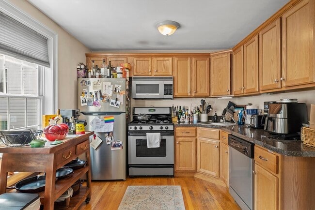 Building Photo - 16 Gates St Unit 3 Rental