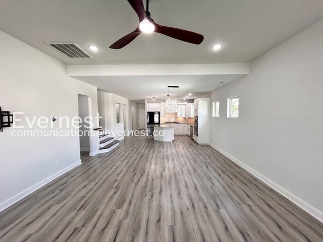 Photo - 732 Prescott Ln