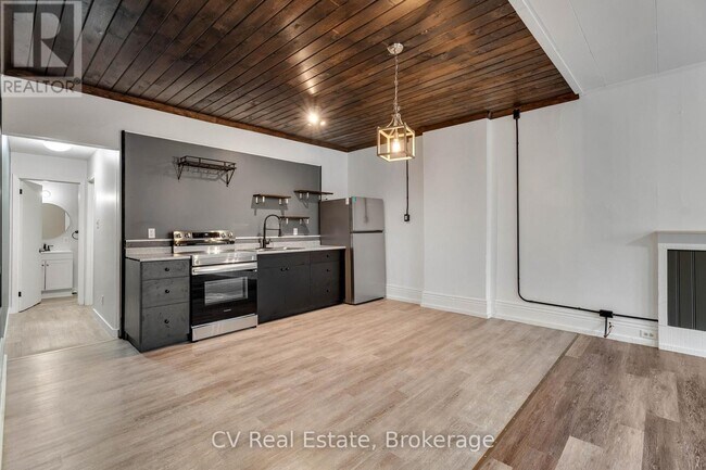 Photo - 43 Manitoba St