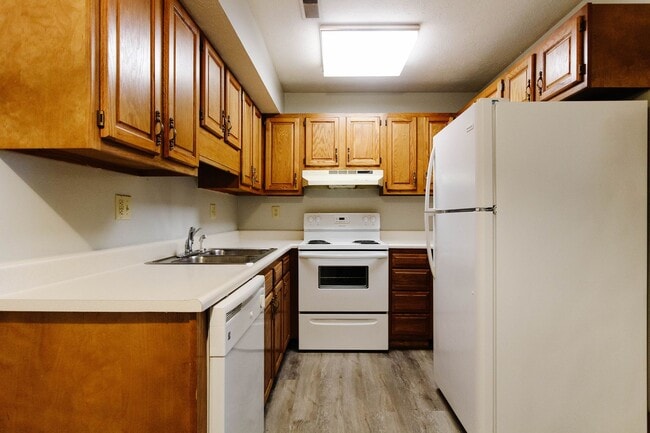 Building Photo - In-Unit Washer and Dryer - Near the river ... Unit 2015-16