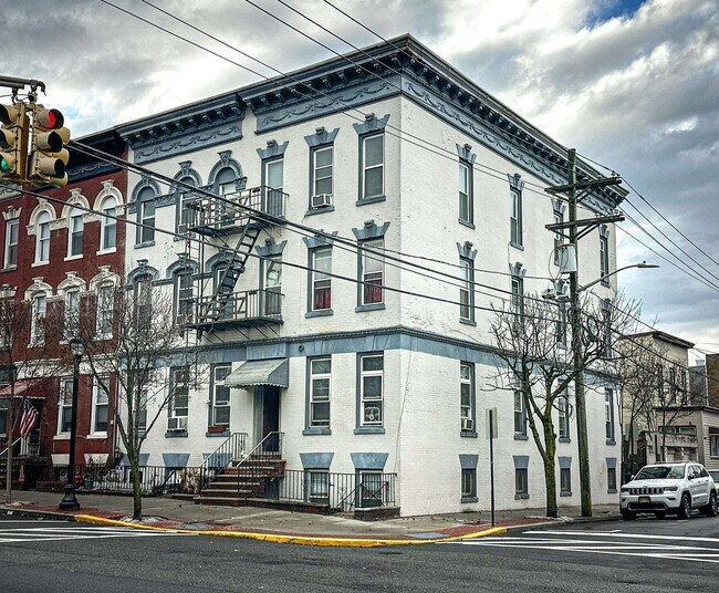 Building Photo - 2315-2317 New York Ave Unit C4