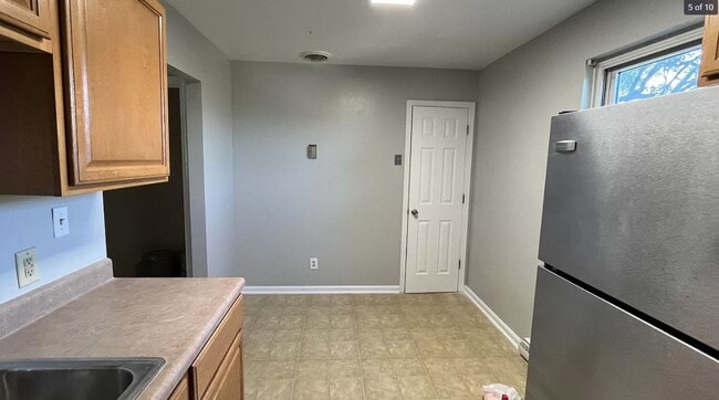 Living room - 1033 Jeanette Ave