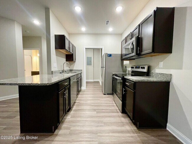 Photo - 8500 Westmont Dr Unit 368