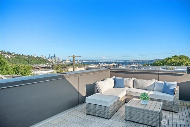 Photo - 2310 W Newton St