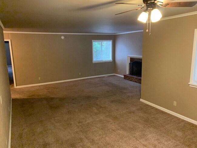 Photo - 912 W Clinton Dr
