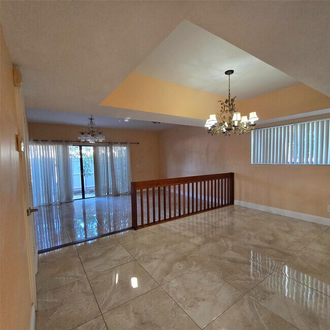 Photo - 626 NE 195th St