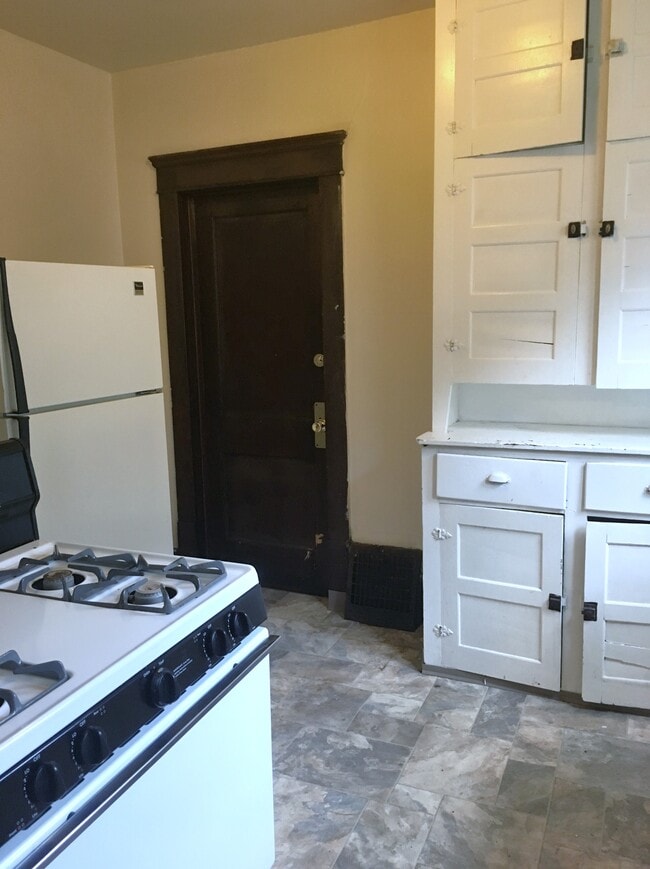 Building Photo - 588 Schiller Ave Unit 1 Rental