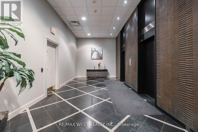 Photo - 2737 Keele St Unit 817