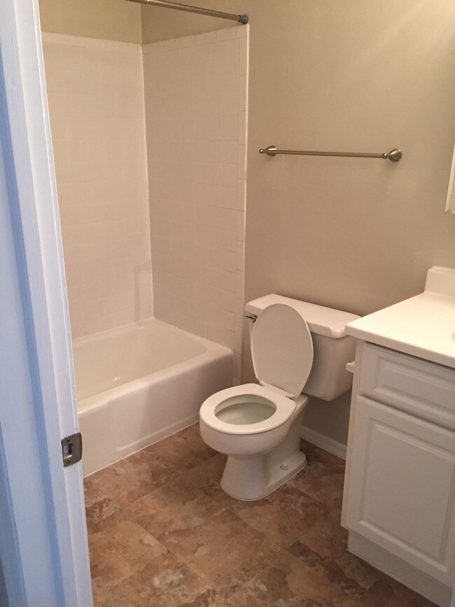 Avon Colonial Manor Apartments Avon, CT