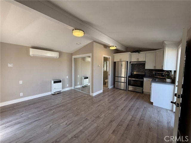 Building Photo - 1373 W 12th St Rental