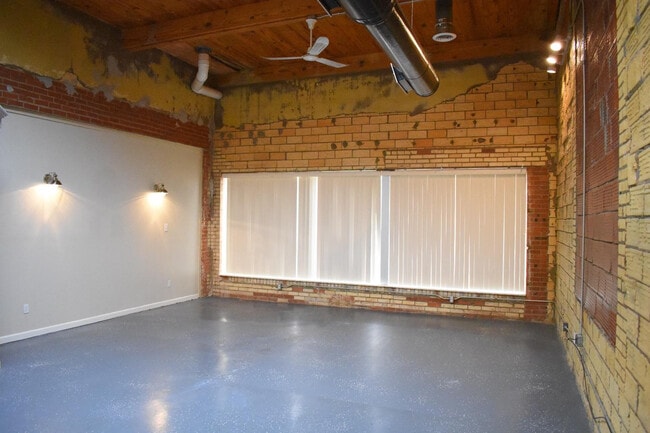 Building Photo - 1401 Avenue J