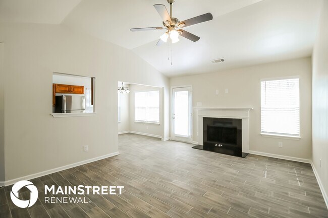 Photo - 225 Lamar Lane