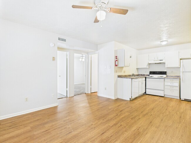 Photo - 403 Boyett St