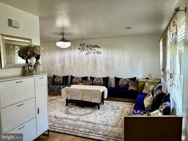 Photo - 358 Stonehedge Ln