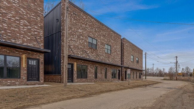 Building Photo - 401 Houghton St Unit A