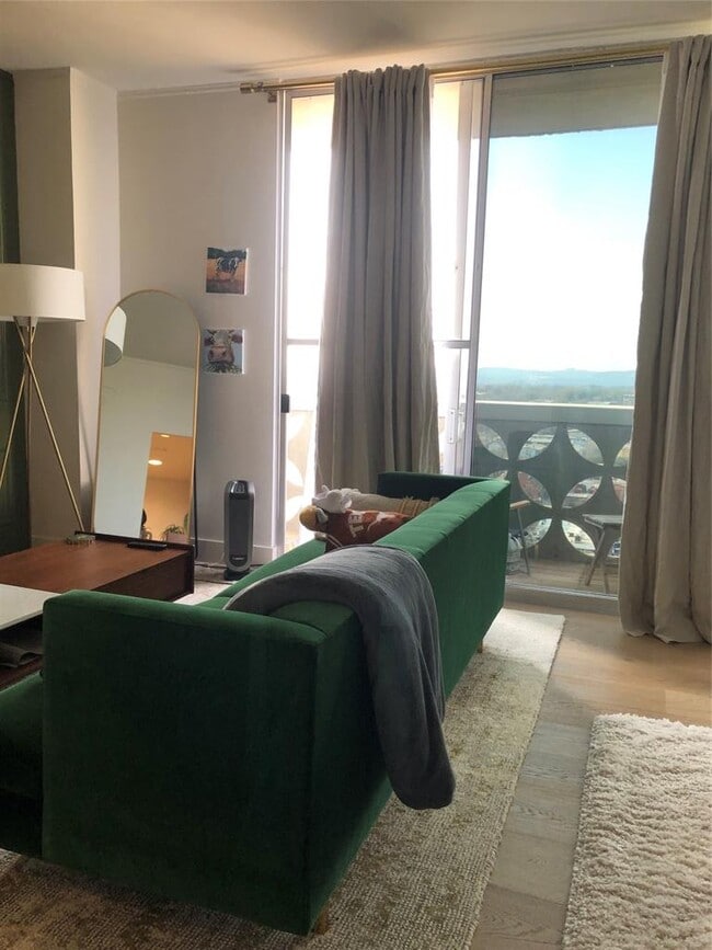 Building Photo - 1801 Lavaca St Unit 11B