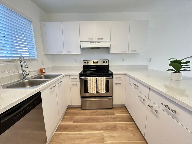 Photo - 6255 SW Kendale Lakes Cir Unit 225