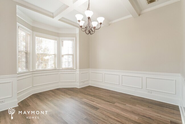 Photo - 2092 Glenn Falls