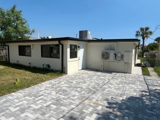 120 W 22nd St