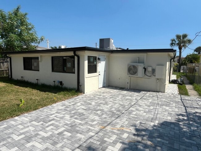 Photo - 120 W 22nd St