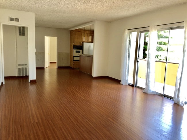 Building Photo - 943 19th St Unit 5