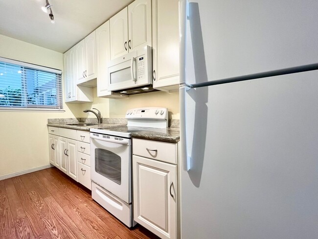 Photo - Renovated 2 Bed/1.5 Bath Townhouse in Park Pacifica with GARAGE!