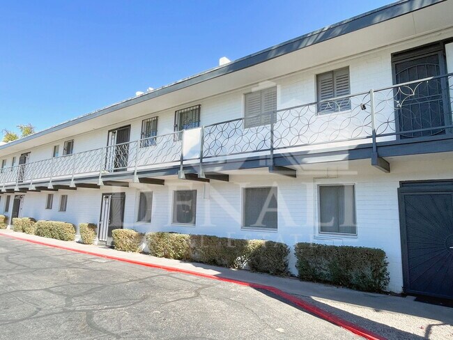 Photo - 3242 E Camelback Rd Unit 204