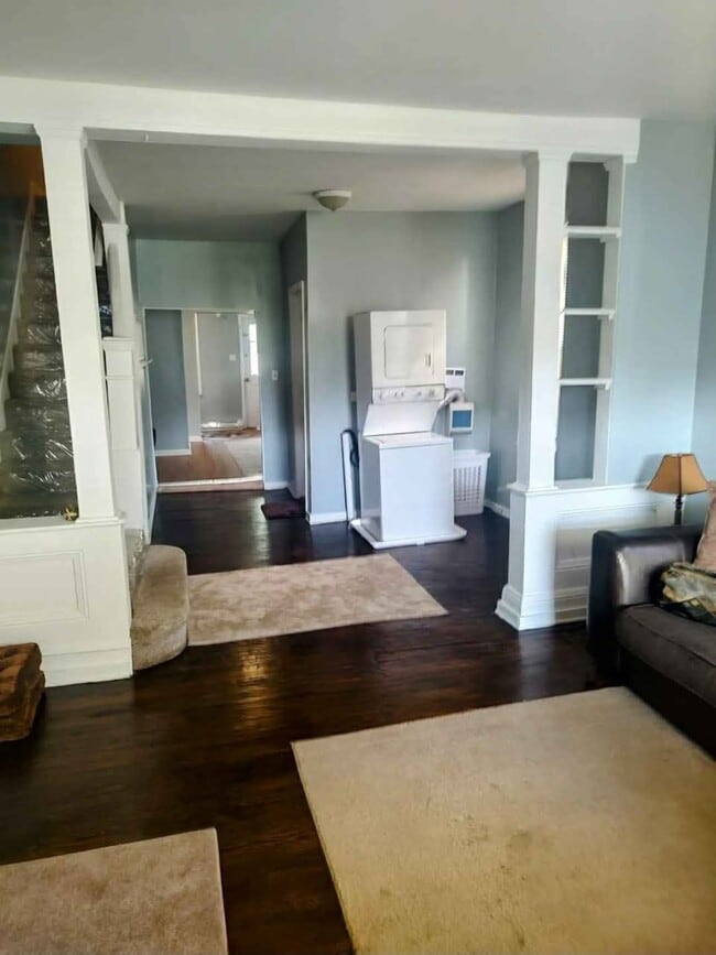 Primera sala de estar - 13 Umberto Ave