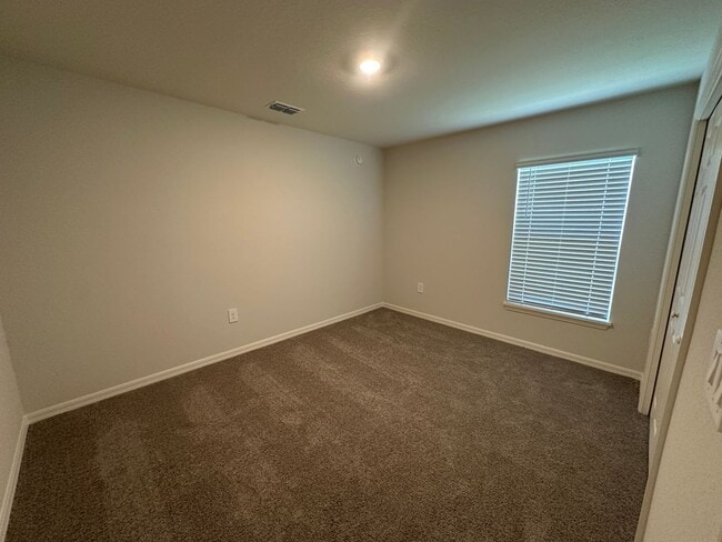 Photo - 4 Bedroom 2 Bathroom in Winter Haven