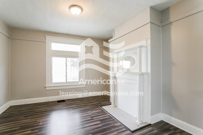 Photo - 305 Johnson St