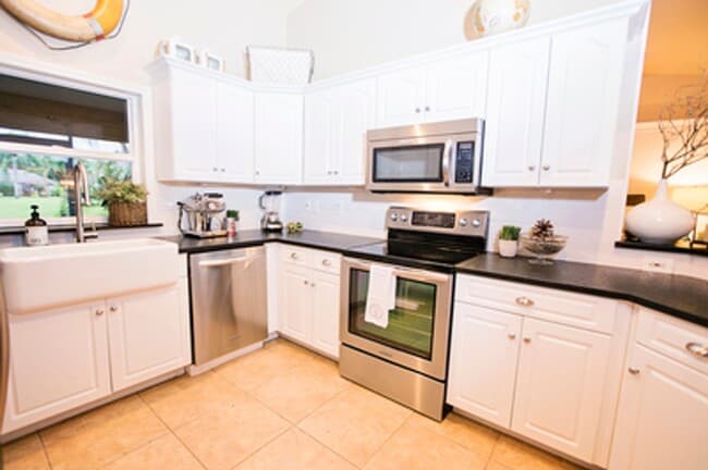 Photo - ANNUAL RENTAL - Beach Cottage with 2 Car Garage 'The Lakehouse' in tropical garden