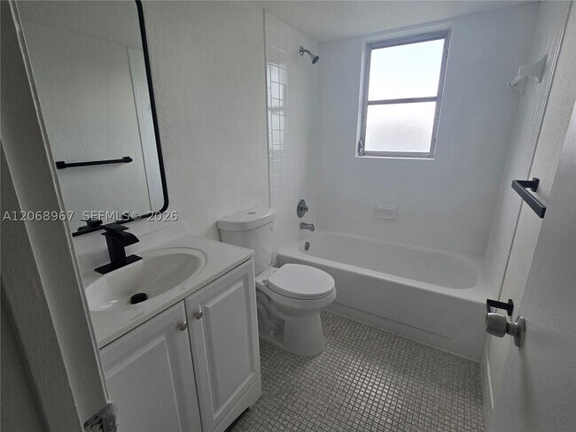 Photo - 8740 N Sherman Cir Unit 308