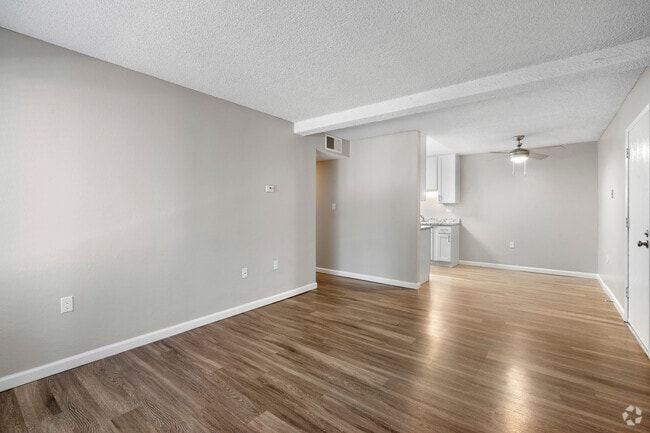 1BR, 1BA - 650SF - Living Room