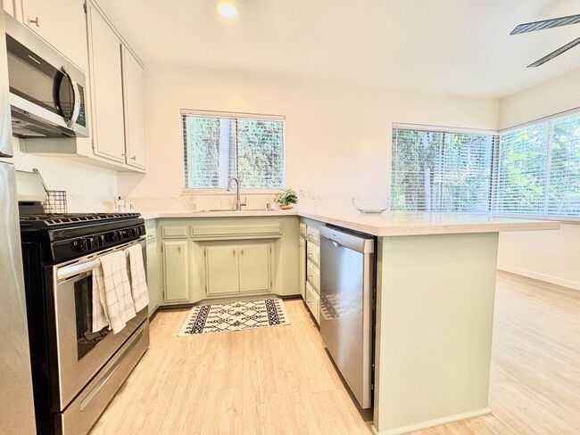 Photo - 10707 Landale St