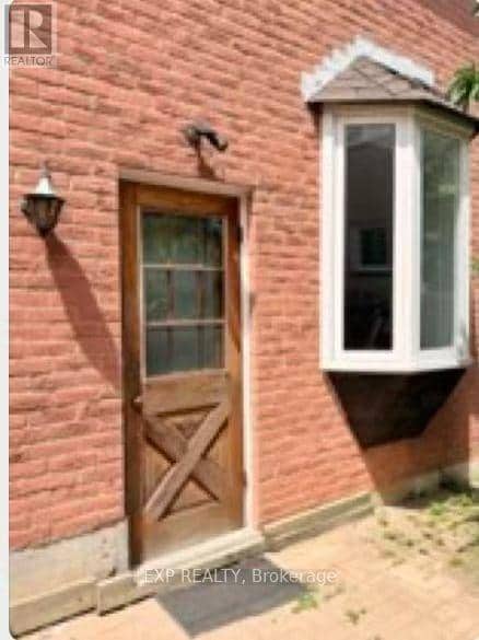 Photo - 19 Michener Crescent