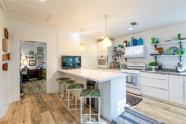 Photo - 310 NW 8th St