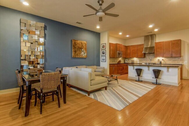 Photo - 2520 Bluebonnet Ln Unit 2