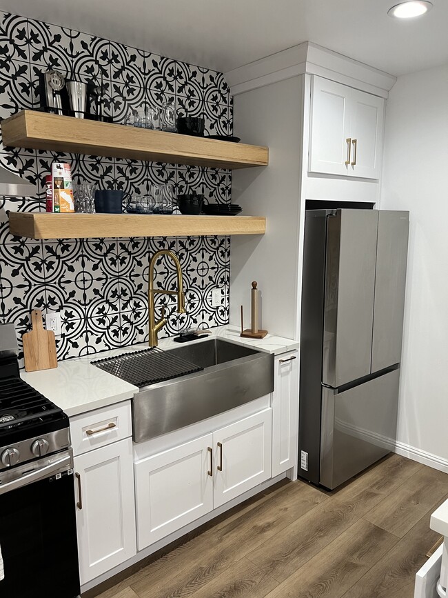 Photo - 1849 W 49th St