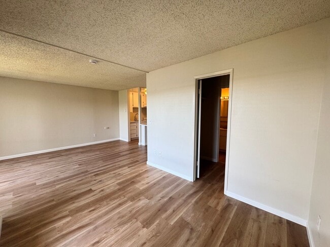 Photo - Studio Condo Available at Watergate Complex in Emeryville! Unit 415