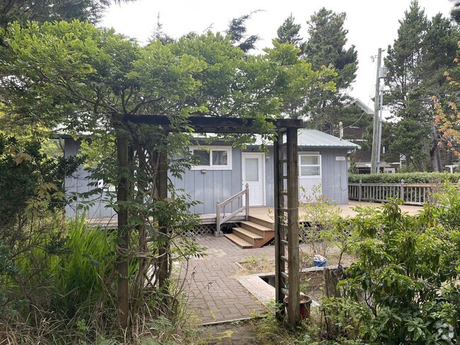 Building Photo - RENOVATED BEACH COTTAGE IN OCEAN PARK, WA Rental