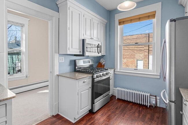 Photo - Stunning 3 bedroom main floor unit in prime Saint Paul location.